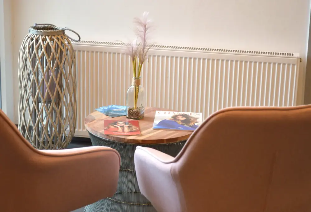 Wartebereich im Salon Friseur Schneider